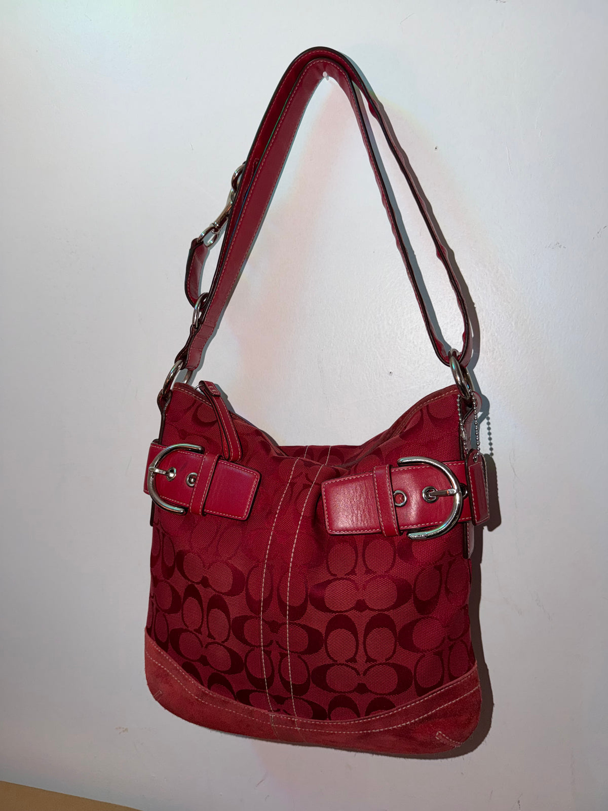Vintage 2005 Coach Soho Slim in red Signature, detail